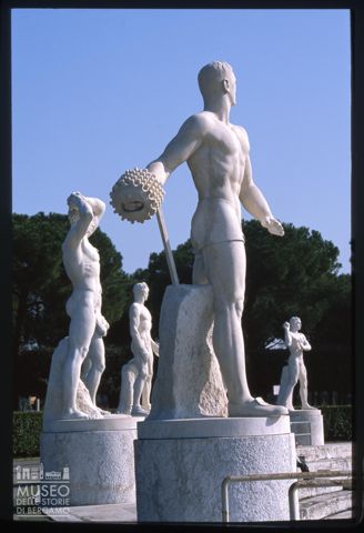 Statue nello Stadio dei Marmi a Roma
