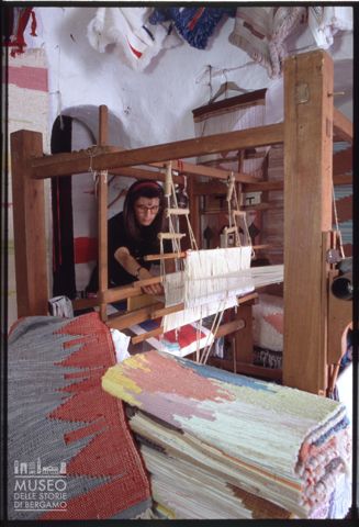 Tessitura di tappeti ad Alberobello