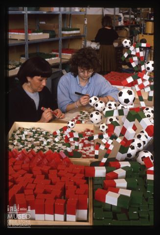 Laboratorio di produzione della mascotte di 