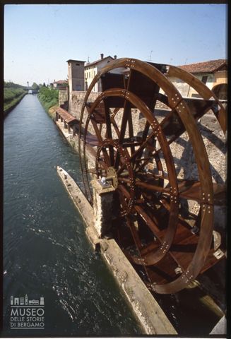 Ruota idraulica sul Naviglio Martesana nei pressi di Groppello d'Adda
