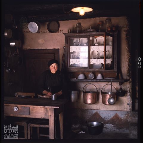 La cucina di una casa contadina a Fuipiano Valle Imagna