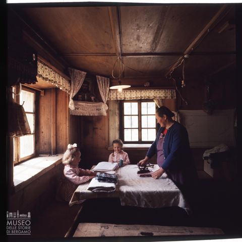 Scena di vita quotidiana in un maso