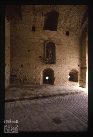 Edicola votiva nelle mura di Corinaldo