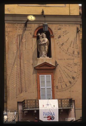 Meridiana sulla facciata del Palazzo del Governatore