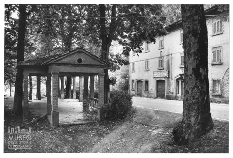 Scorcio dell'hotel pensione Gran Fonte dell'Alpe nei pressi del Passo della Colla di Casaglia