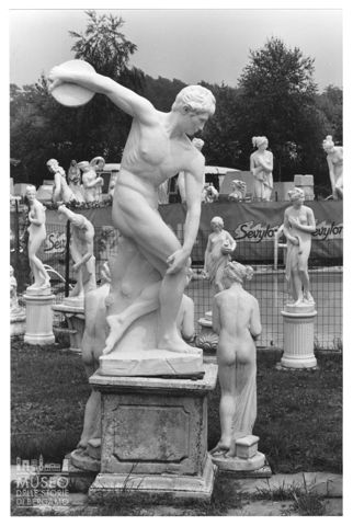 Esposizione di statue da giardino a Lentate sul Seveso