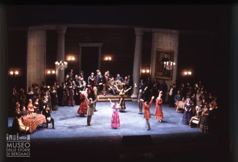 Una scena dell'Evgenij Onegin al Teatro dell'Opera di Roma