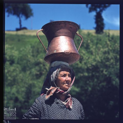 Ritratto di anziana nei pressi del Passo Bocca di Pantano