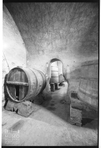 Botti nella cantina del Palazzo Ducale di Urbania