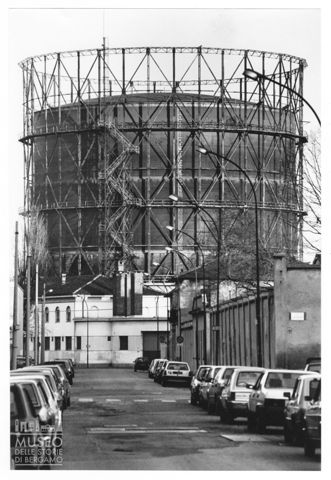 Vecchio gasometro a Milano