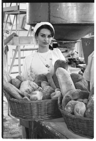 Ritratto di un'addetta alla panificazione