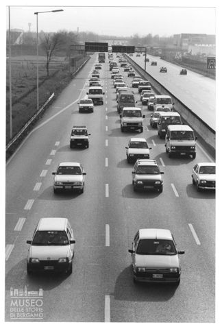 Automobili in colonna sull'autostrada A4