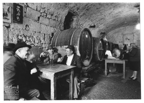 Avventori in un'osteria ad Albano Laziale