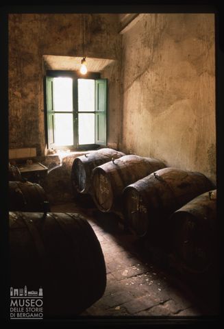 Una cantina del Vin Santo nella Tenuta di Lucciano a Quarrata