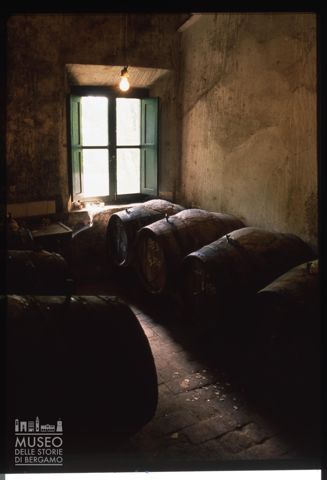 Una cantina del Vin Santo nella Tenuta di Lucciano a Quarrata