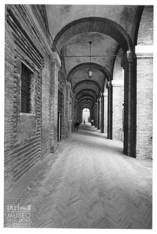 I portici del Palazzo Comunale a Corinaldo