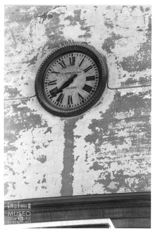 Un orologio nella centrale idroelettrica del Villaggio Operaio di Crespi d'Adda