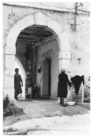 Portone in frazione Scorzo presso Sicignano