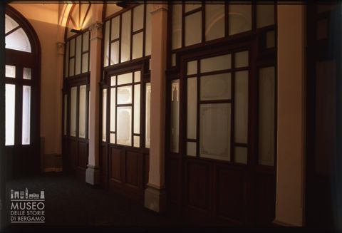 Un atrio dell'edificio destinato agli uffici della fabbrica nel Villaggio Operaio di Crespi d'Adda