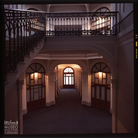 Un atrio dell'edificio destinato agli uffici della fabbrica nel Villaggio Operaio di Crespi d'Adda