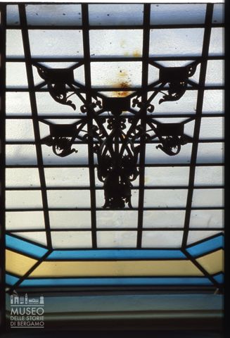 Il lucernario dell'edificio destinato agli uffici della fabbrica nel Villaggio Operaio di Crespi d'Adda