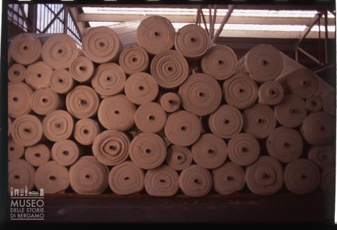 Rotoli di tessuto nel Cotonificio Benigno Crespi nel Villaggio Operaio di Crespi d'Adda