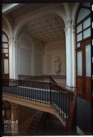 Il primo piano dell'edificio destinato agli uffici della fabbrica nel Villaggio Operaio di Crespi d'Adda