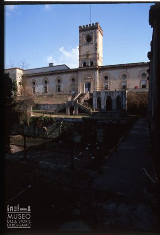 L'esterno del Cotonificio Benigno Crespi nel Villaggio Operaio di Crespi d'Adda