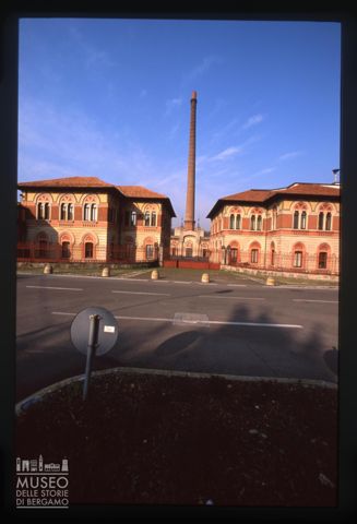 Gli edifici destinati agli uffici della fabbrica nel Villaggio Operaio di Crespi d'Adda