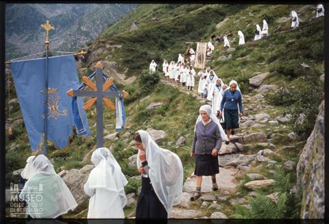 Processione di Fontainemore dal Colle della Barma a al Santuario della Madonna di Oropa