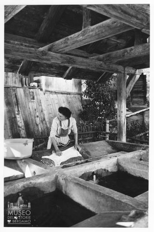 Scena di vita quotidiana a Comelico Superiore