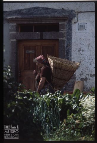 Scena di vita contadina a Falcade Alto