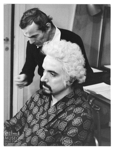 Ritratto di Ruggero Raimondi durante la preparazione nel camerino del Teatro alla Scala di Milano