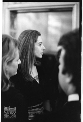 Ritratto di una spettatrice nel foyer del Teatro alla Scala di Milano