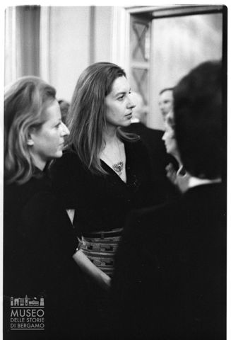 Ritratto di una spettatrice nel foyer del Teatro alla Scala di Milano