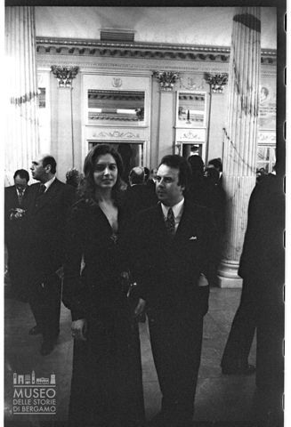 Spettatori nel foyer del Teatro alla Scala di Milano