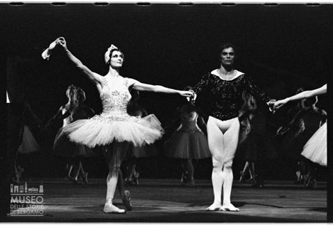 Ritratto di Carla Fracci e Rudolf Nureyev durante la rappresentazione de 