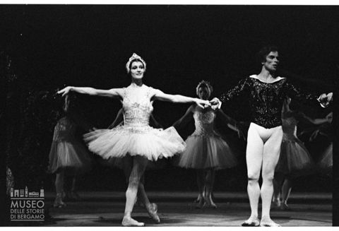 Ritratto di Carla Fracci e Rudolf Nureyev durante la rappresentazione de 