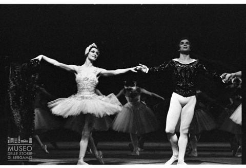 Ritratto di Carla Fracci e Rudolf Nureyev durante la rappresentazione de 