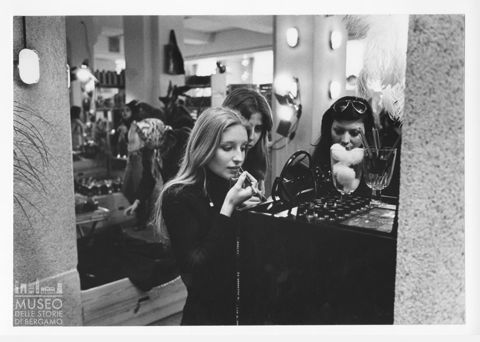 Donne nel negozio Fiorucci di Milano