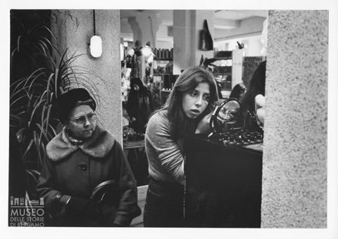 Donne nel negozio Fiorucci di Milano
