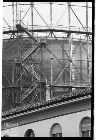 Vecchio gasometro a Milano