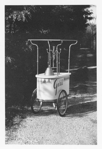 Un carretto per i gelati presso l'Attrezzeria Rancati di Cornaredo