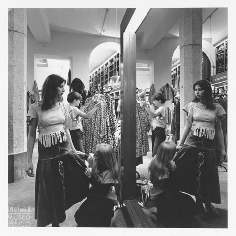Donne nel negozio Fiorucci di Milano