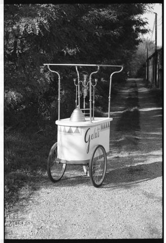 Un carretto per i gelati presso l'Attrezzeria Rancati di Cornaredo