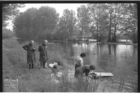 Lavandaie nei pressi del fiume Mincio a Goito