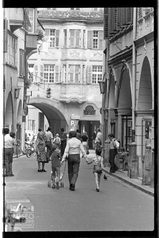Scorcio della via dei Portici a Bolzano