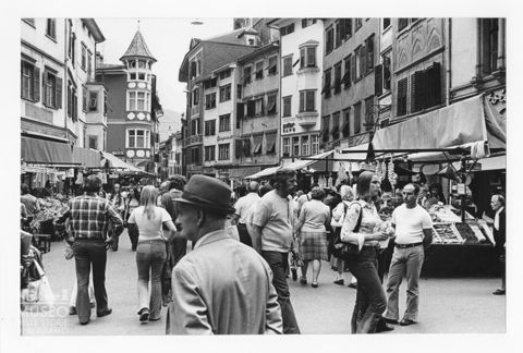 Mercato in piazza delle Erbe a Bolzano