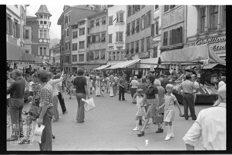 Mercato in piazza delle Erbe a Bolzano