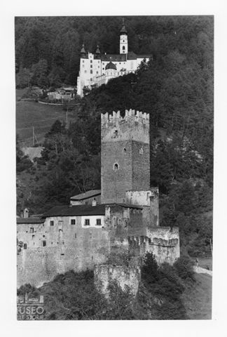 Il castello del Principe  e l'abbazia di Monte Maria in Val Venosta